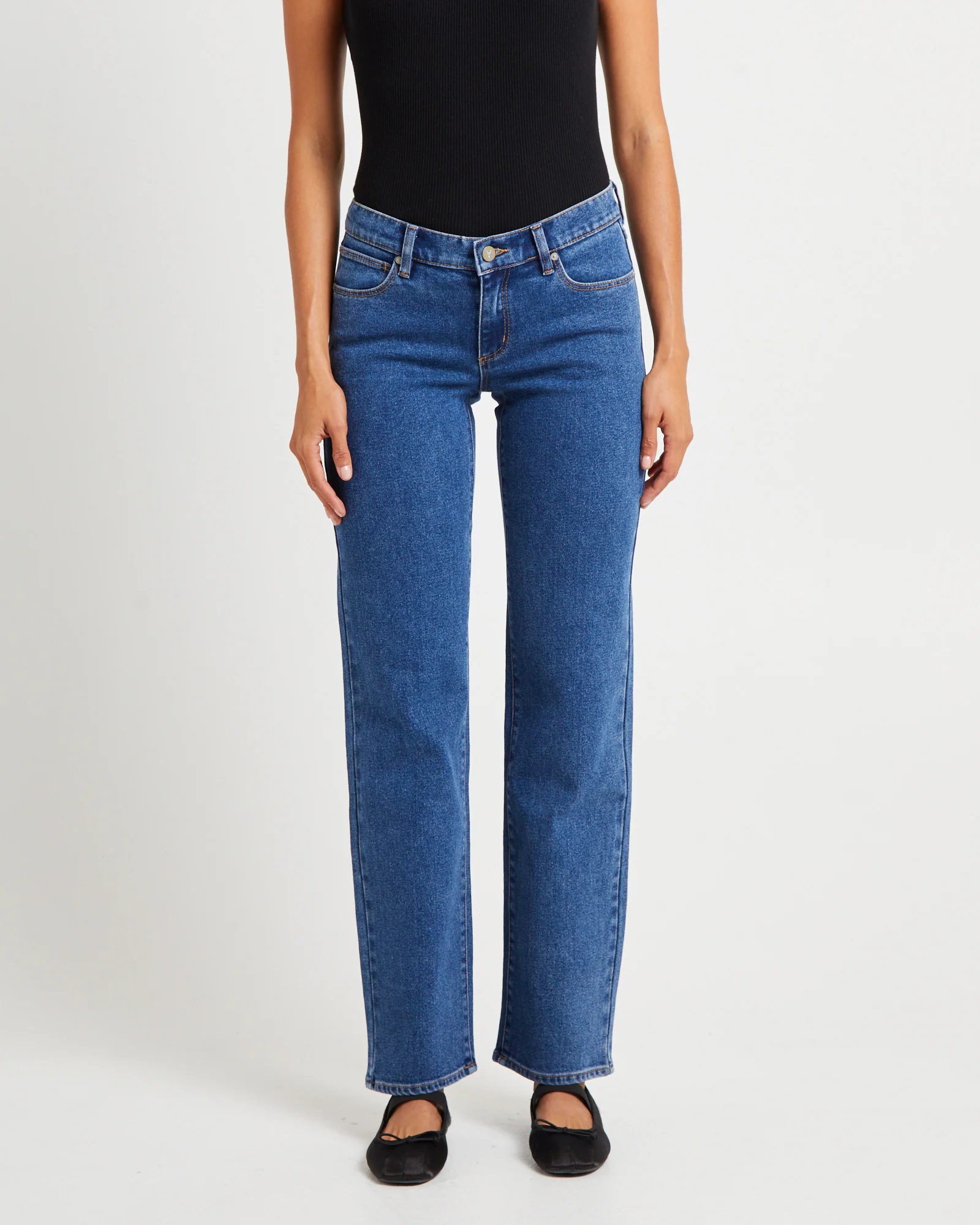 A 99 Low & Wide Jeans in Chantell Organic Blue