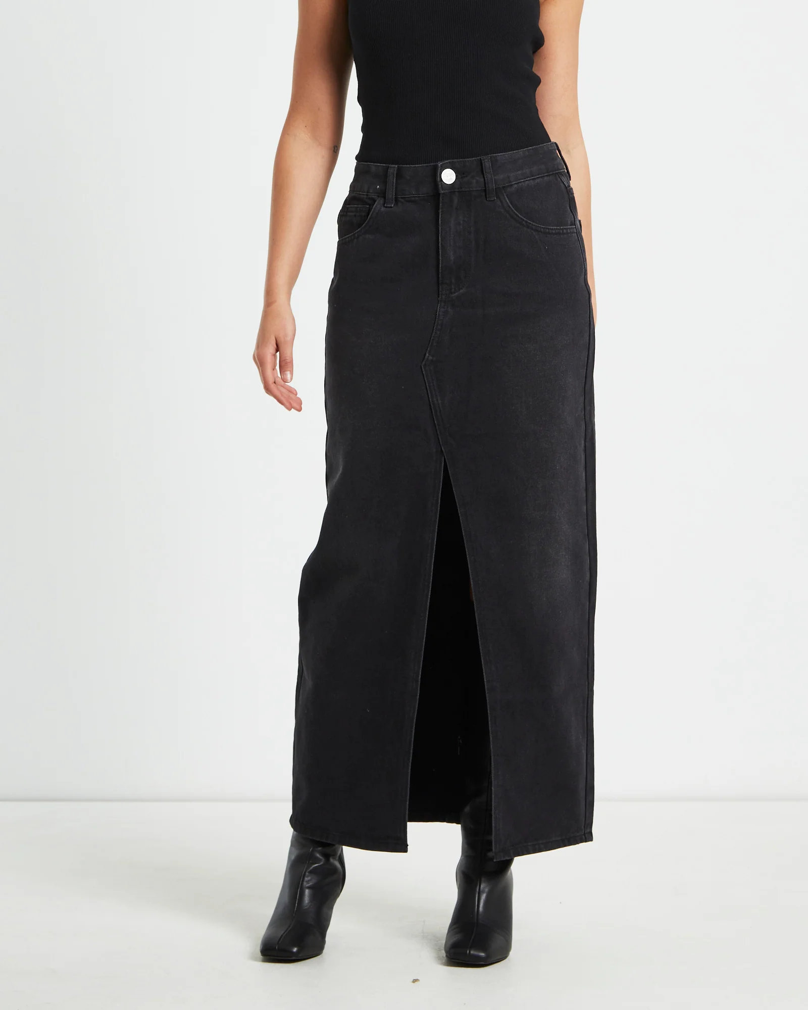Nila Skirt in Black