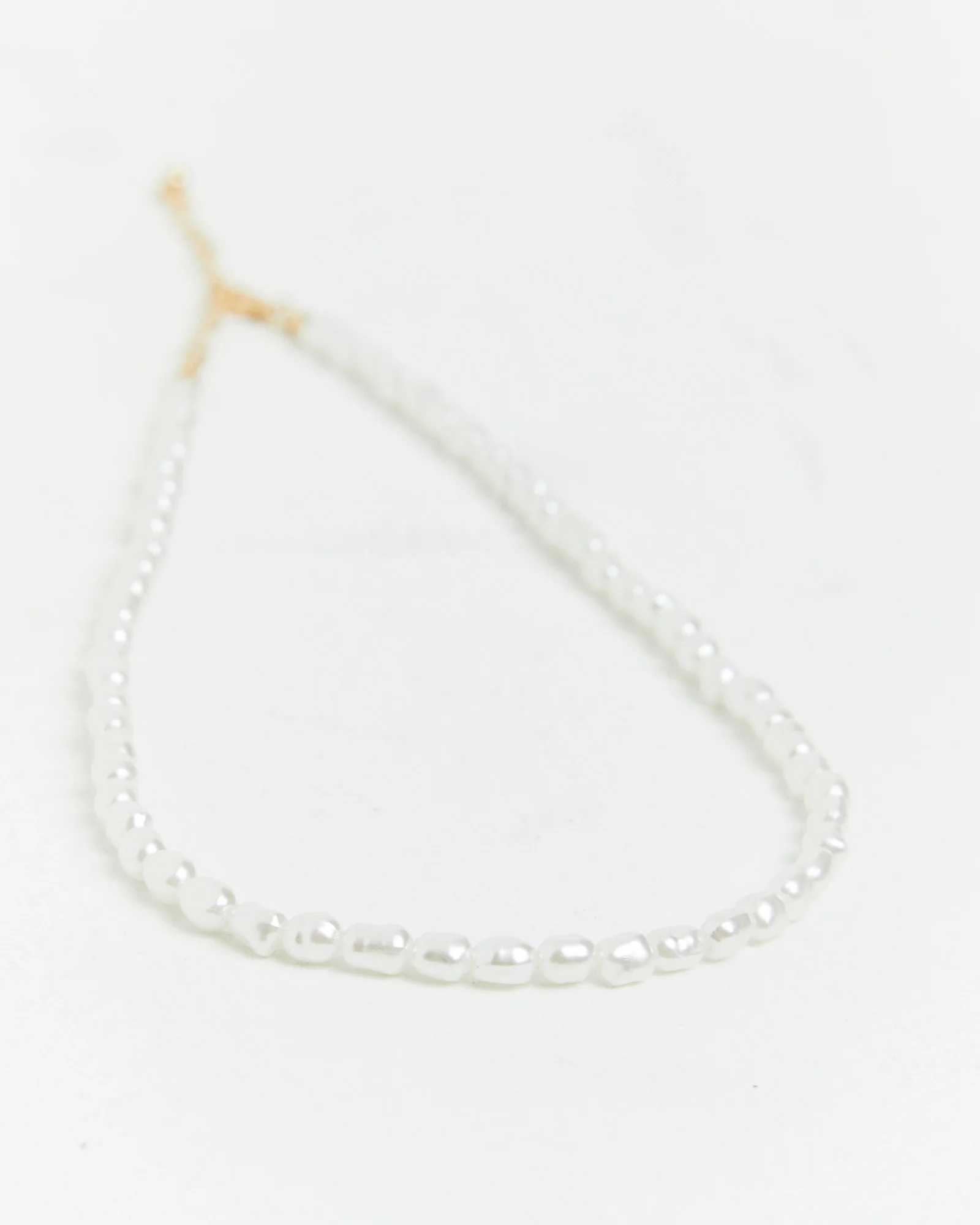 Pearl Choker Necklace in White - Image 2